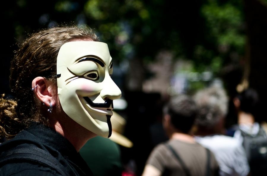 Hätte Anonymous Facebook doch angreifen sollen?