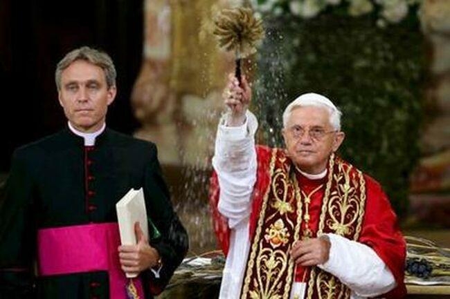 Sollte die katholische Kirche den Papst abschaffen?