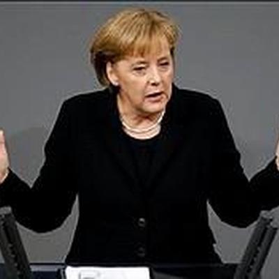 Angie Merkel trug dasselbe Kleid wie vor vier Jahren, verdient die Kanzlerin zu wenig?