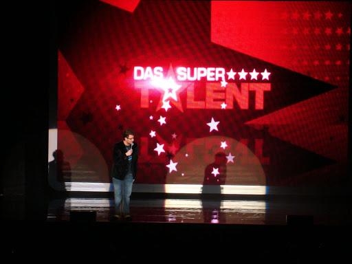 Wer ist das beste jury mitglied beim Supertalent 2012 ?