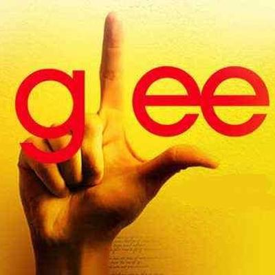 Nach dem unerwarteten Tod von Glee-Star Cory Monteith, steht die komplette Serie in Gefahr! Wird Glee abgeschafft?